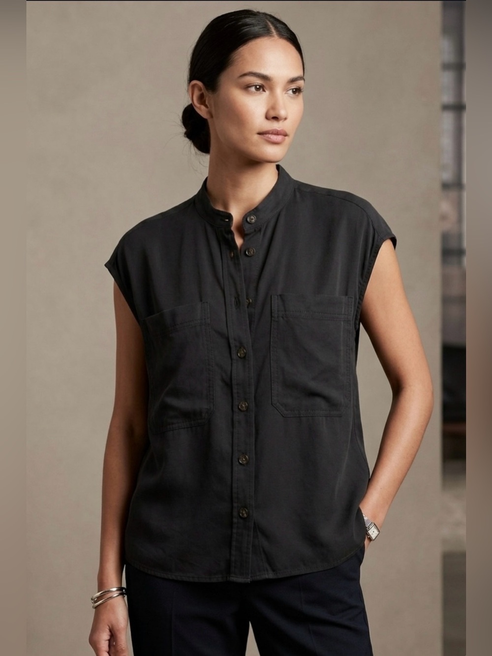 Banana Republic Black Cap-Sleeve Button-Front Shirt - Large